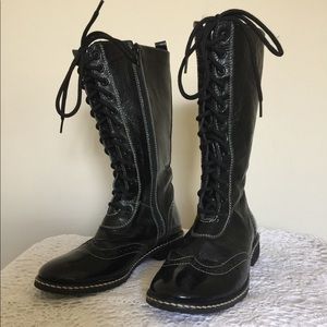 Saddle boots
